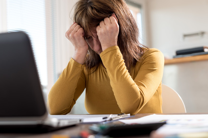 Müde Frau am Computer